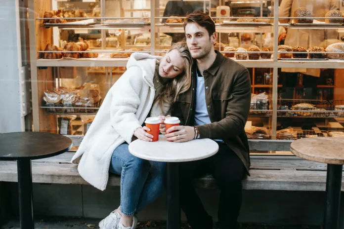 9 psychological tricks to make your partner fall deeply in love with you - Witapedia