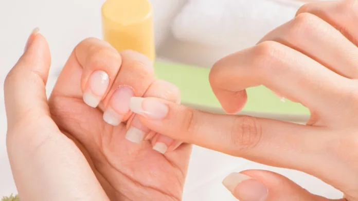 How to Strengthen Nails Naturally - Witapedia