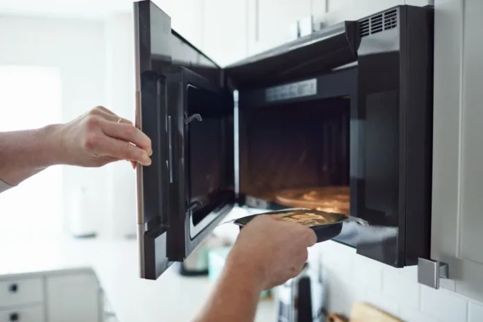 6 foods that you should not reheat in microwave oven - Witapedia